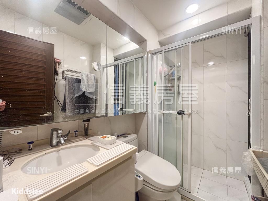 這是二時代高樓後棟房屋室內格局與周邊環境