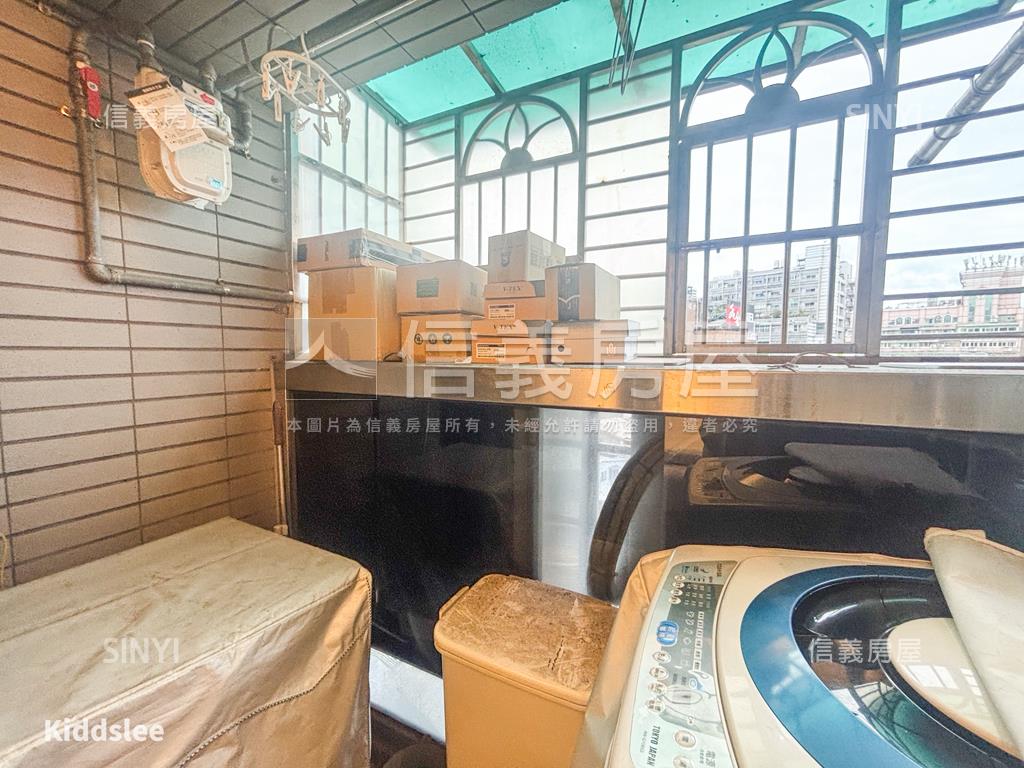 這是二時代高樓後棟房屋室內格局與周邊環境