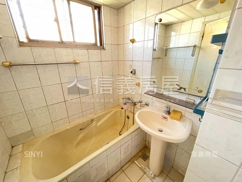 自立優景稀有四房平面車位房屋室內格局與周邊環境