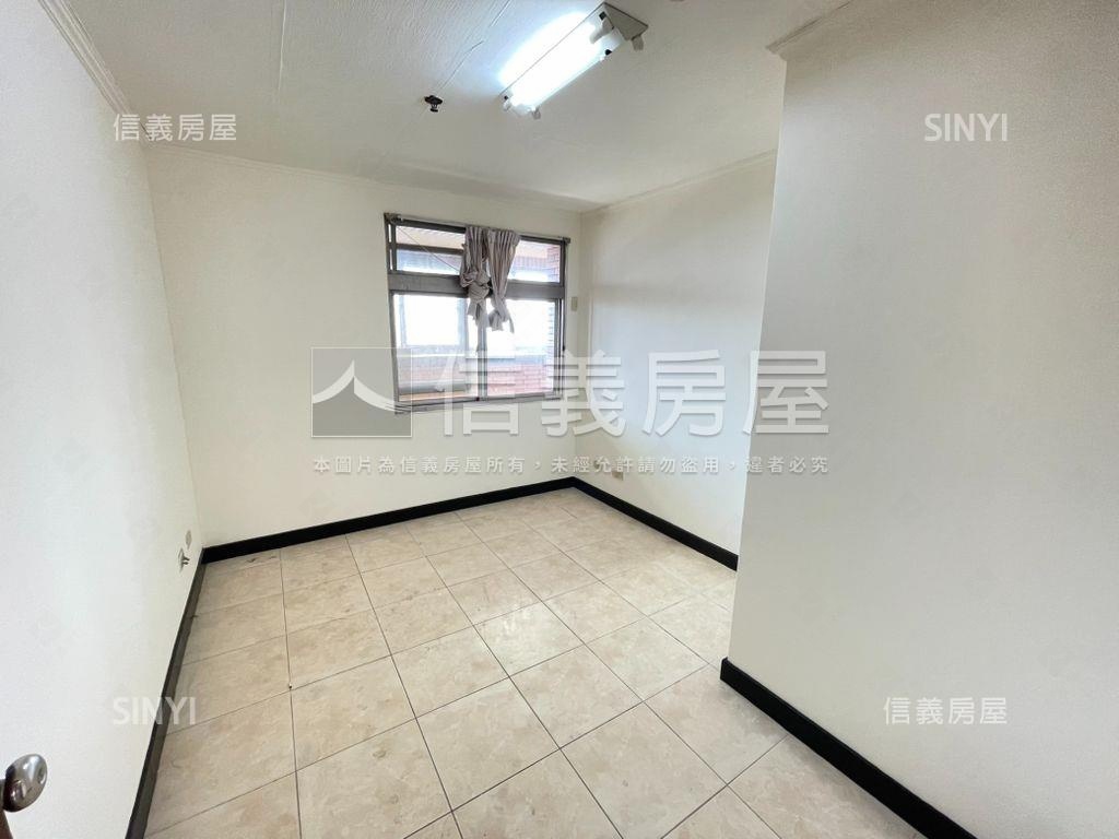 自立優景稀有四房平面車位房屋室內格局與周邊環境