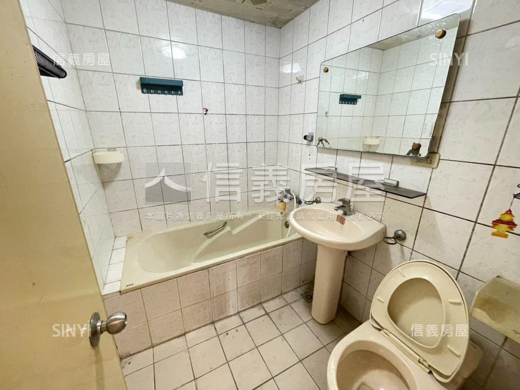 自立優景稀有四房平面車位房屋室內格局與周邊環境