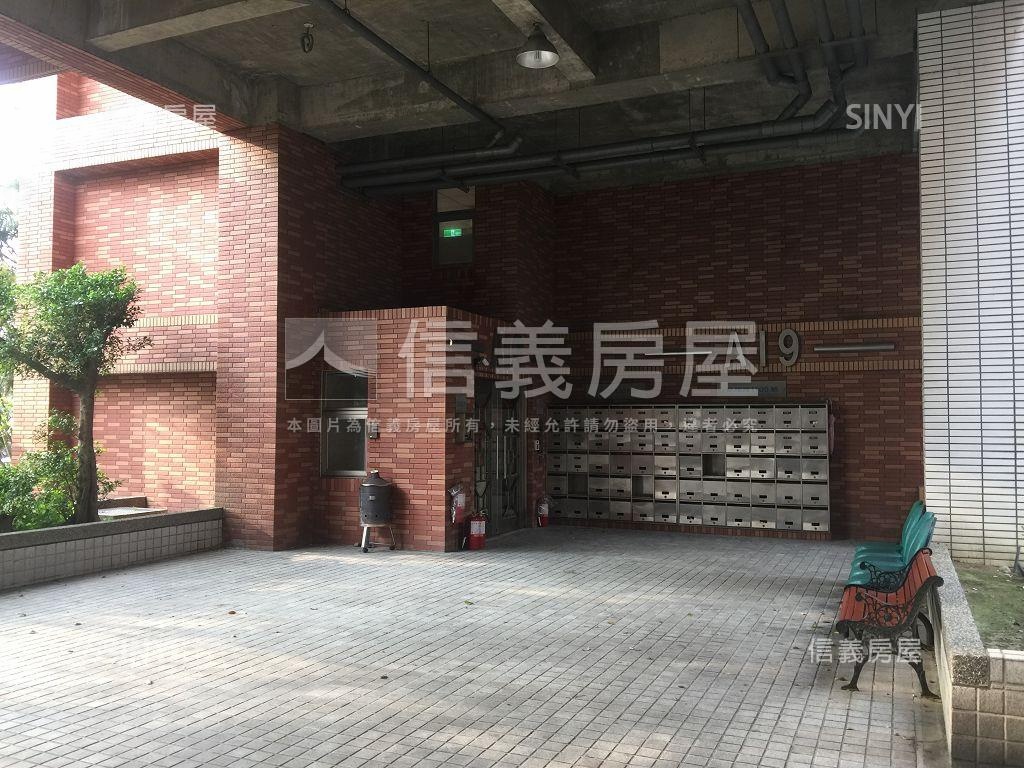 自立優景稀有四房平面車位房屋室內格局與周邊環境