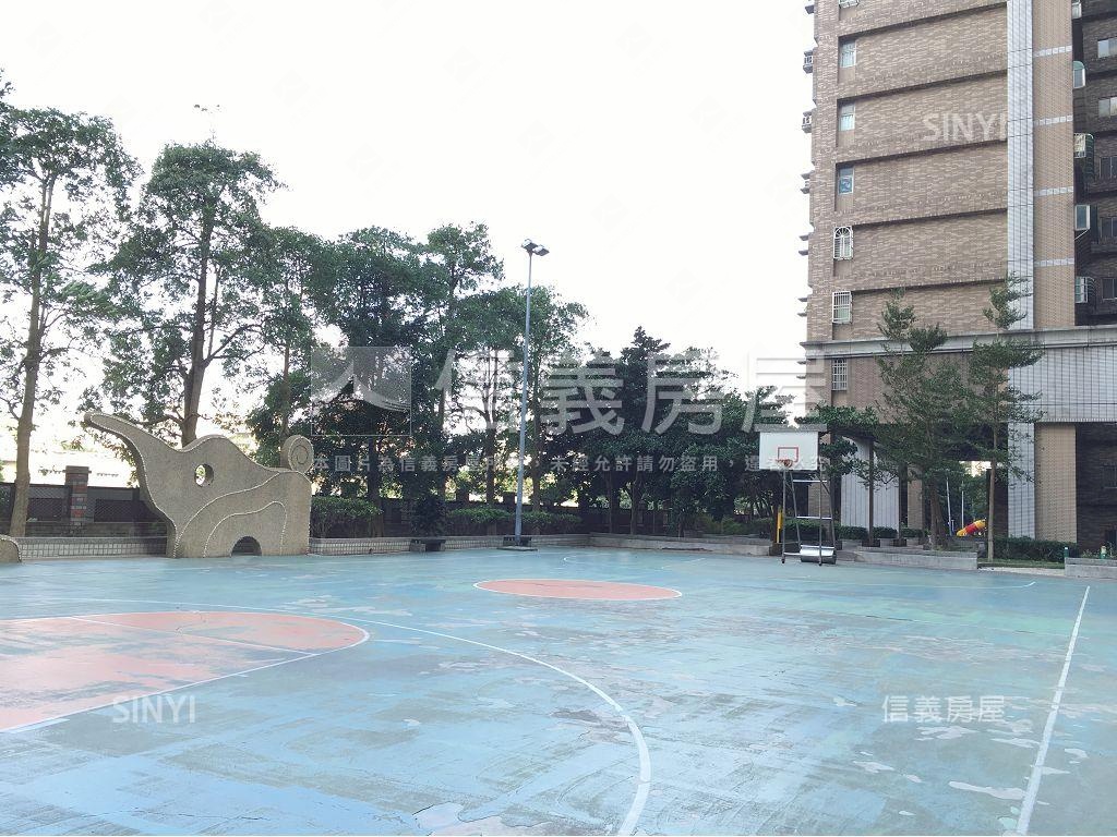 自立優景稀有四房平面車位房屋室內格局與周邊環境