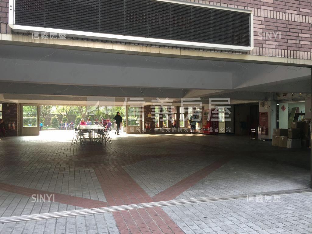 自立優景稀有四房平面車位房屋室內格局與周邊環境