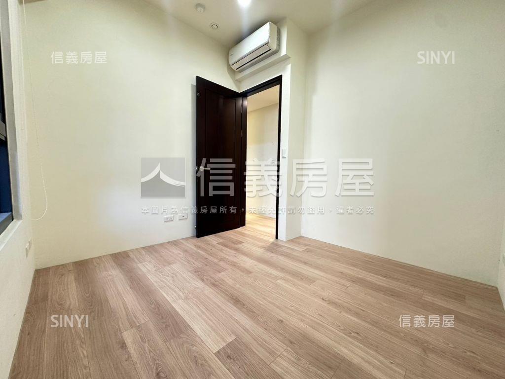 心里畫精美裝潢戶房屋室內格局與周邊環境