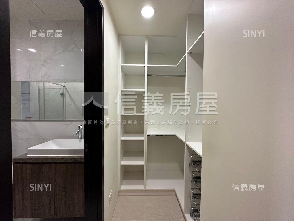 心里畫精美裝潢戶房屋室內格局與周邊環境