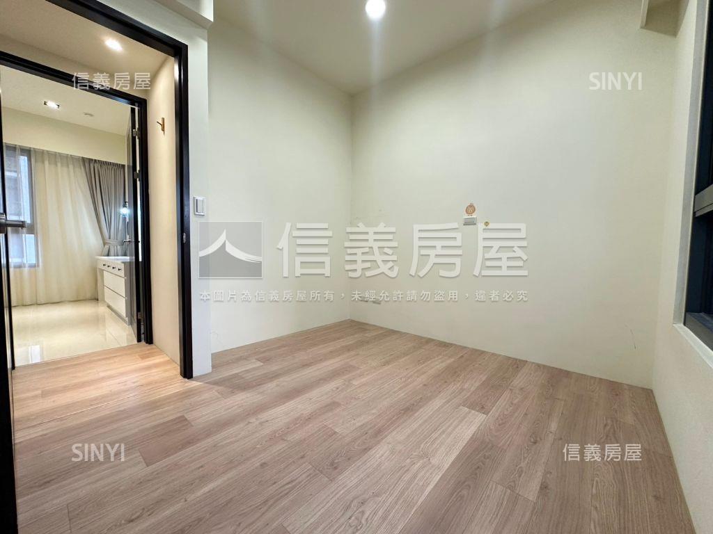 心里畫精美裝潢戶房屋室內格局與周邊環境