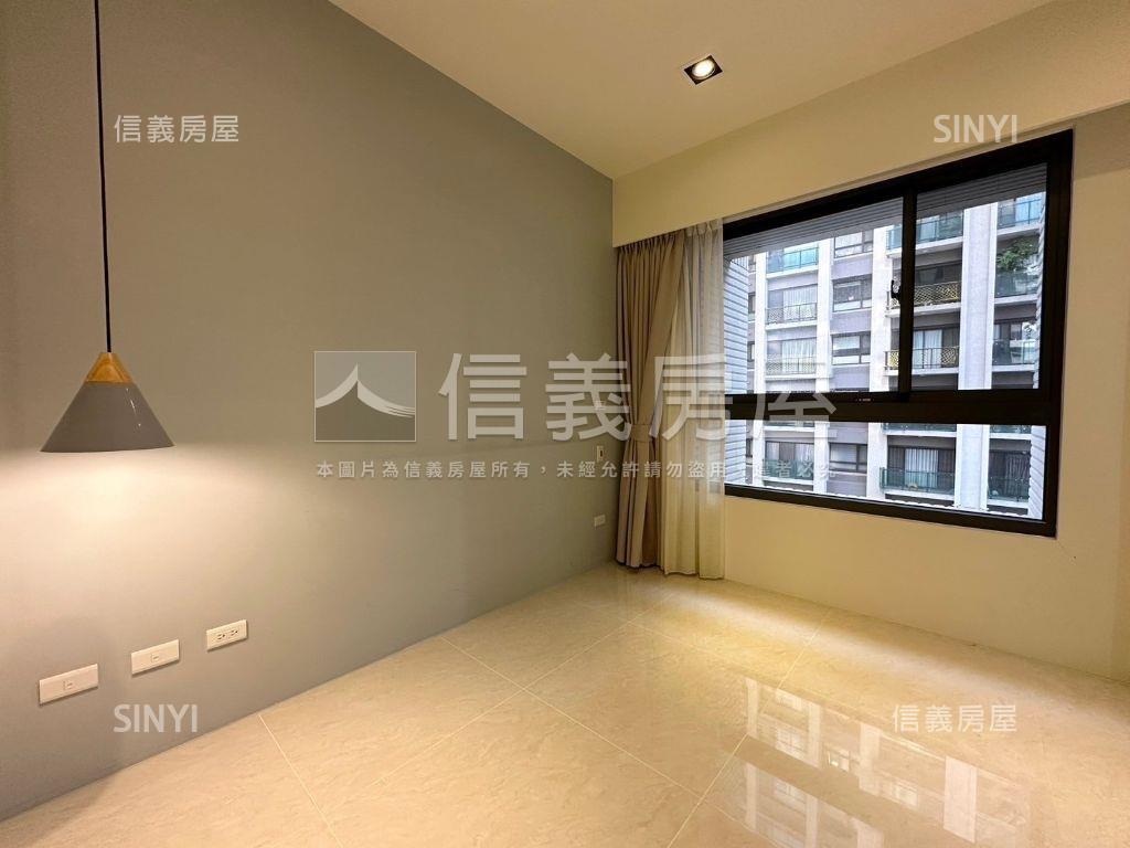 心里畫精美裝潢戶房屋室內格局與周邊環境