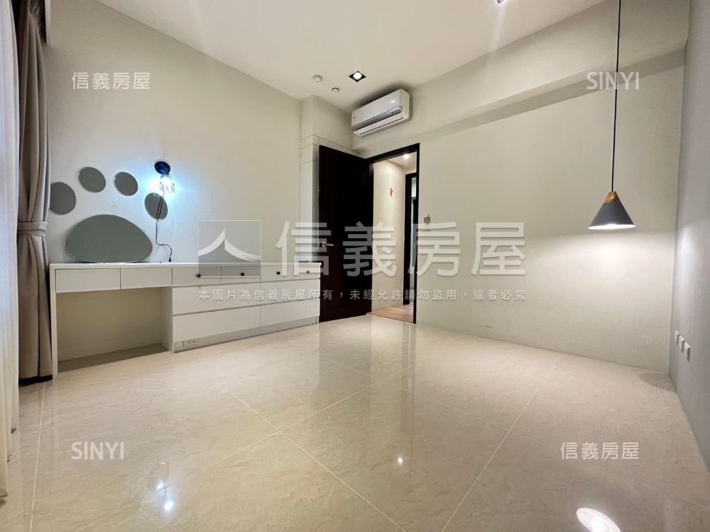 心里畫精美裝潢戶房屋室內格局與周邊環境