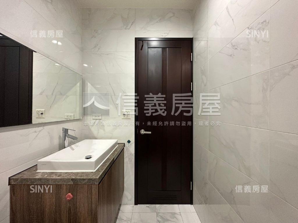 心里畫精美裝潢戶房屋室內格局與周邊環境