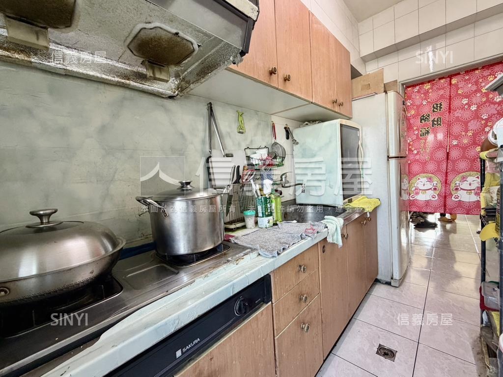 奔馳三星三面採光三房平車房屋室內格局與周邊環境