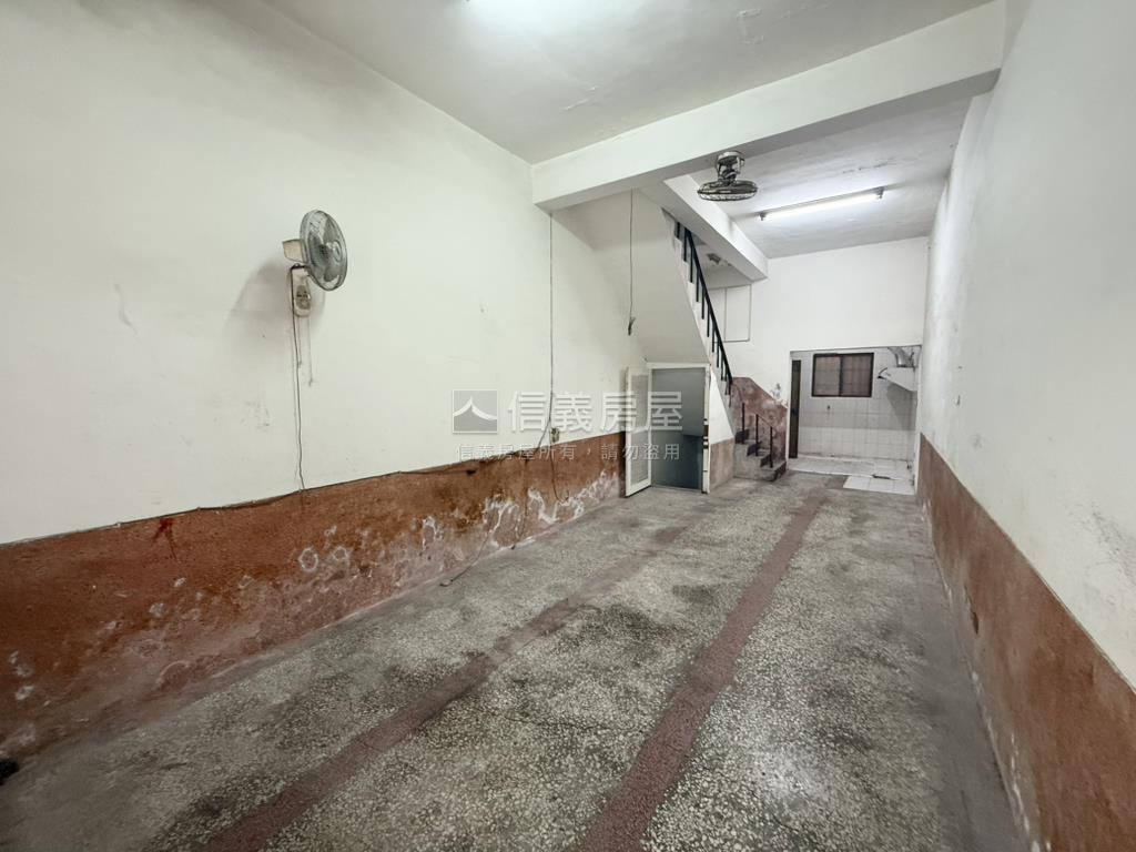 陽明學區騎樓式透天房屋室內格局與周邊環境
