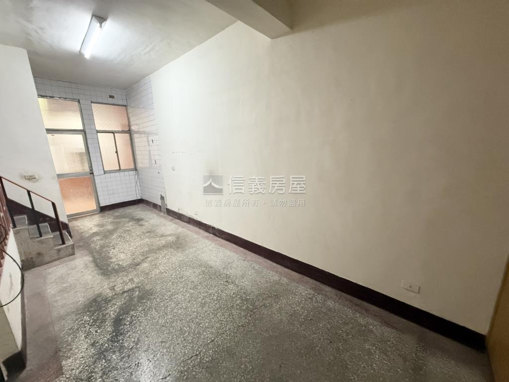 陽明學區騎樓式透天房屋室內格局與周邊環境