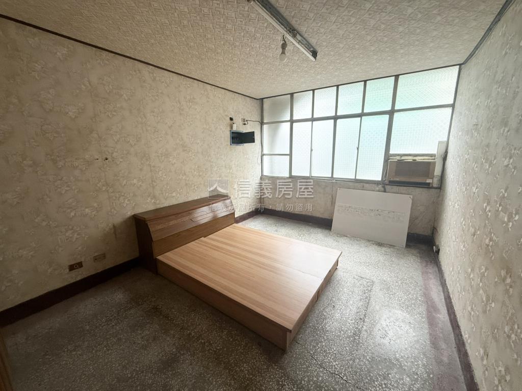 陽明學區騎樓式透天房屋室內格局與周邊環境