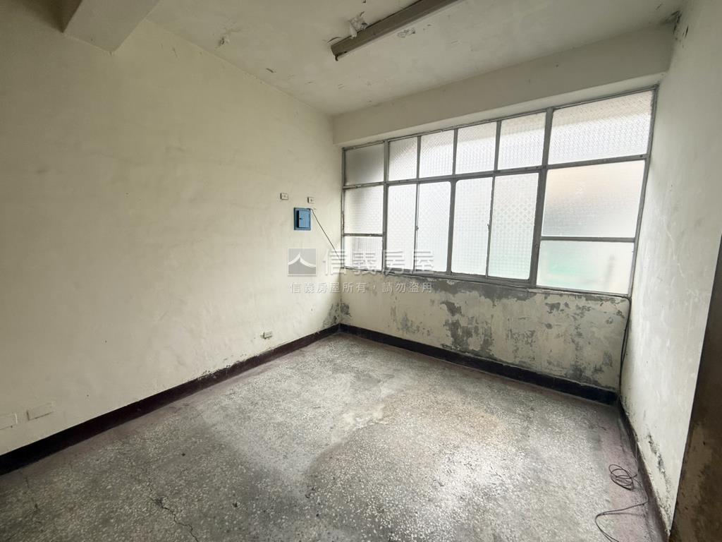 陽明學區騎樓式透天房屋室內格局與周邊環境