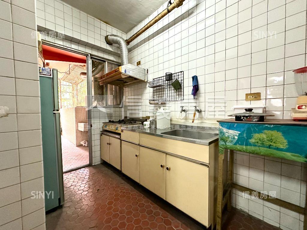 近美術館美宅房屋室內格局與周邊環境