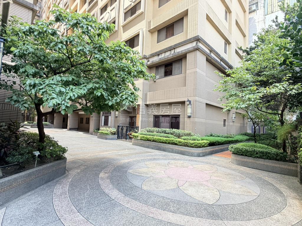馥華大台北高樓層房屋室內格局與周邊環境