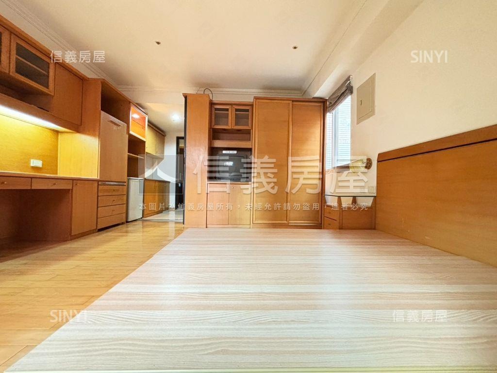 東區長榮核心一品套房房屋室內格局與周邊環境