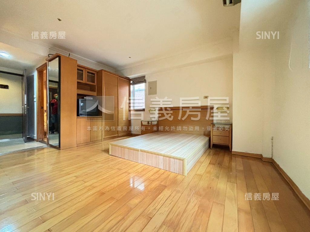 東區長榮核心一品套房房屋室內格局與周邊環境