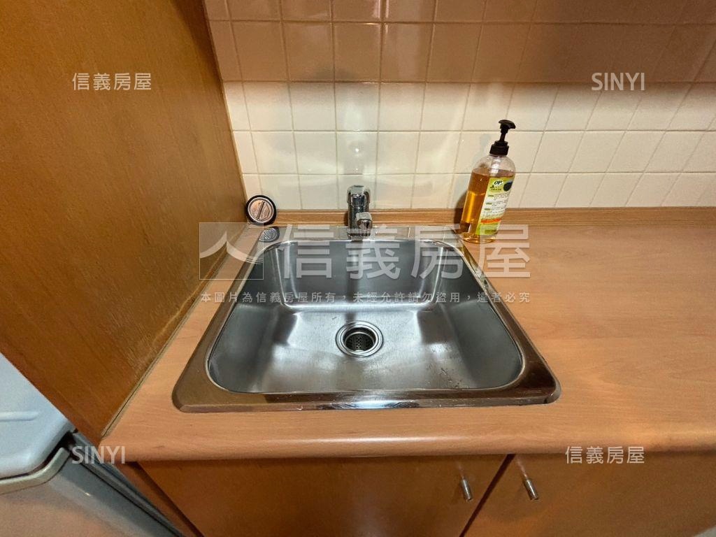 東區長榮核心一品套房房屋室內格局與周邊環境