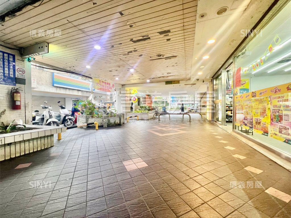 忠孝東路金店面房屋室內格局與周邊環境