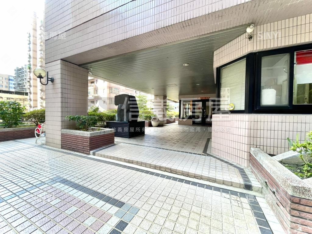 國泰山景高樓邊間四房車位房屋室內格局與周邊環境