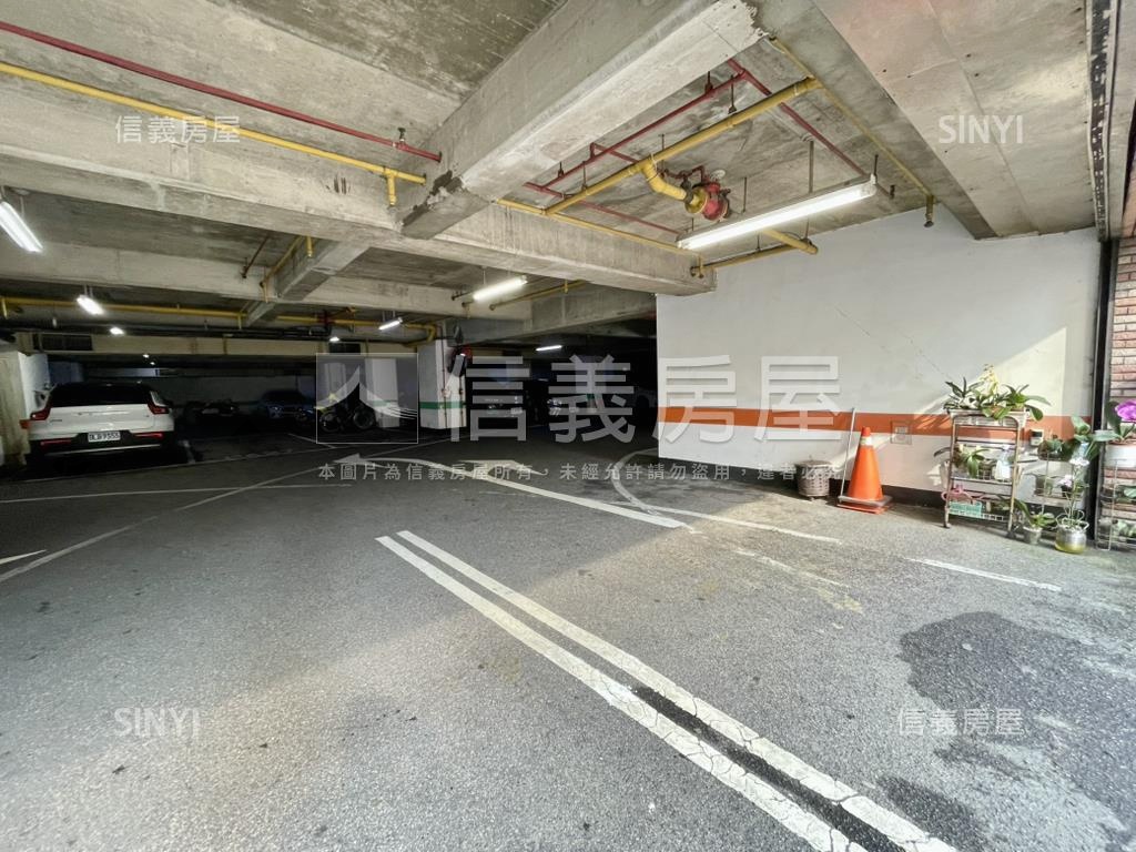 國泰山景高樓邊間四房車位房屋室內格局與周邊環境