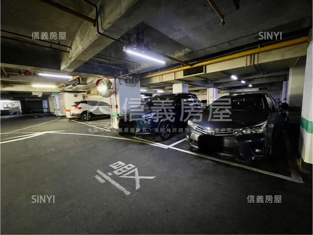 國泰山景高樓邊間四房車位房屋室內格局與周邊環境