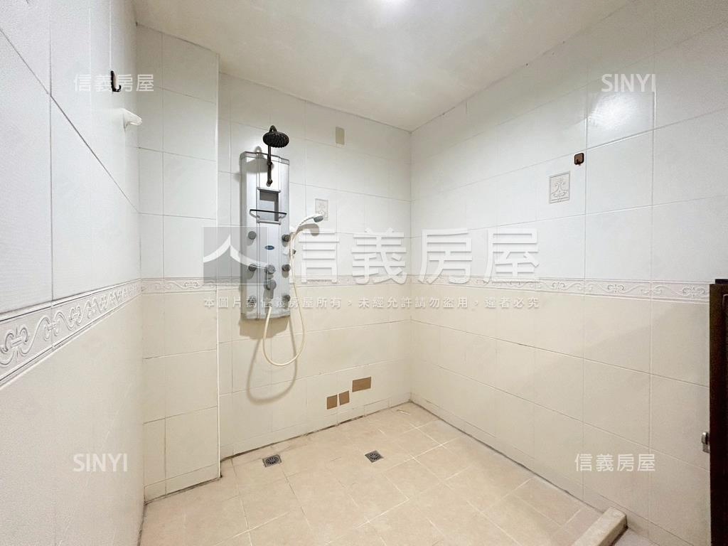 龍山邊間車庫別墅房屋室內格局與周邊環境