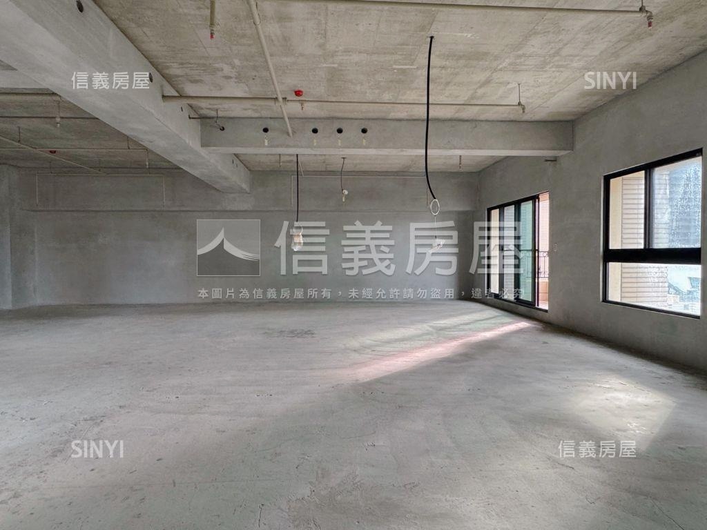 先看歌劇院天璽五高樓戶房屋室內格局與周邊環境