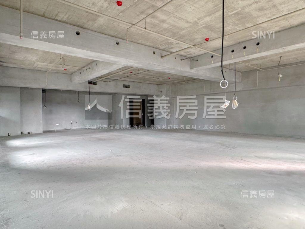 先看歌劇院天璽五高樓戶房屋室內格局與周邊環境