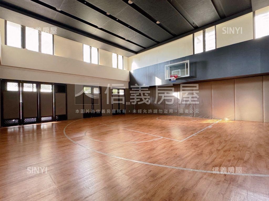 先看歌劇院天璽五高樓戶房屋室內格局與周邊環境
