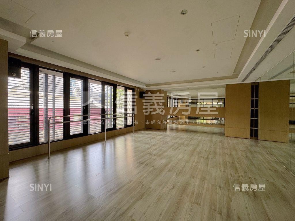 先看歌劇院天璽五高樓戶房屋室內格局與周邊環境