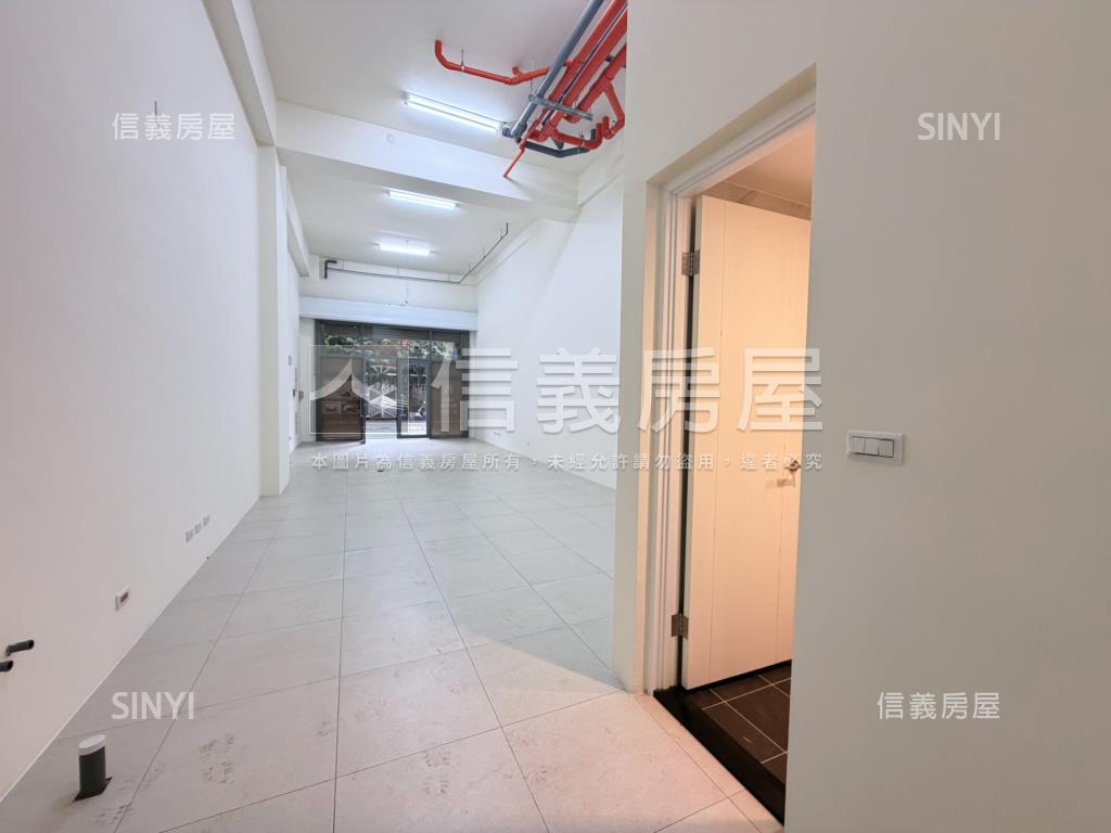 洄東海美挑高金店面房屋室內格局與周邊環境