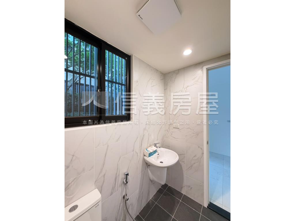 洄東海美挑高金店面房屋室內格局與周邊環境