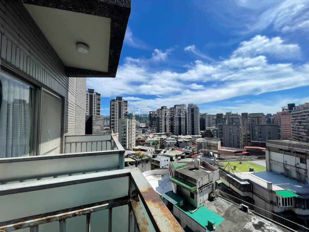 大來賞‧大器四房車位房屋室內格局與周邊環境