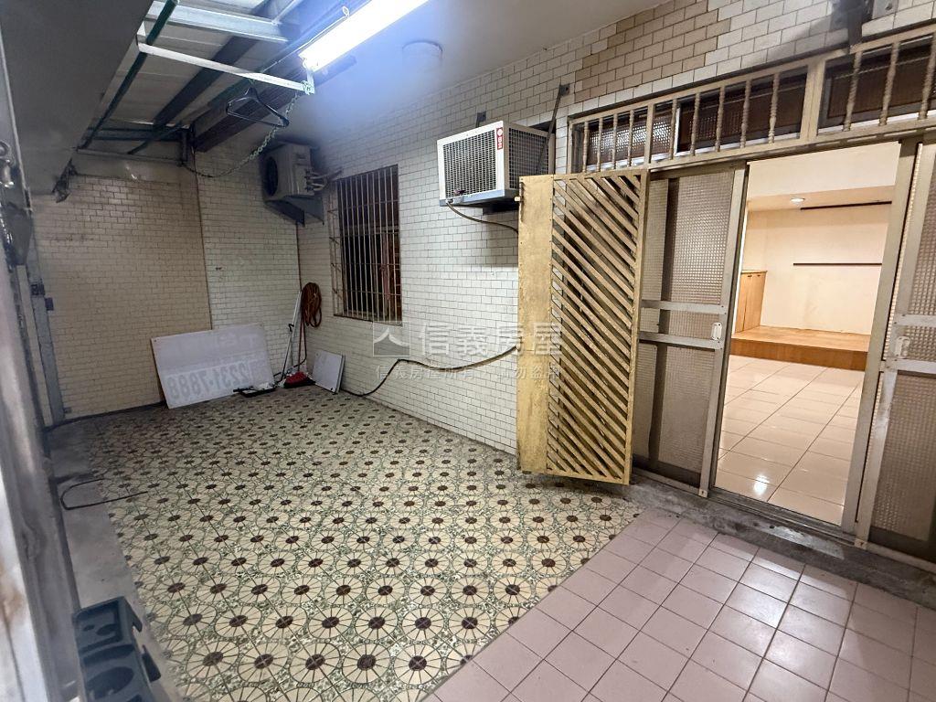 車庫大一樓房屋室內格局與周邊環境