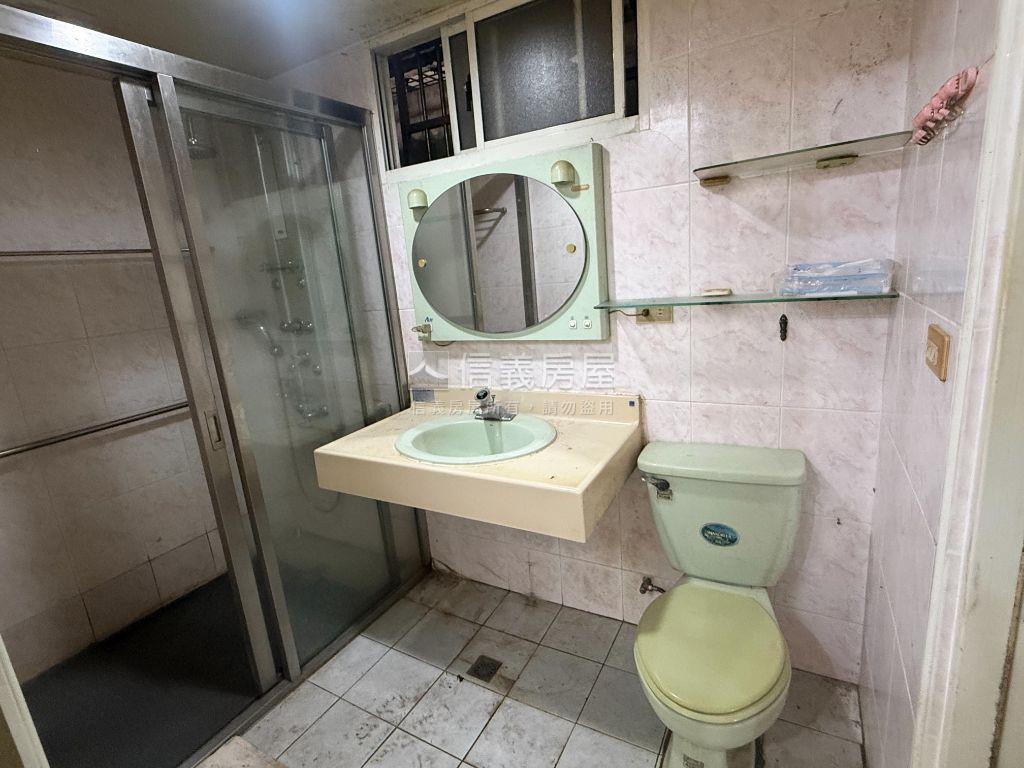 車庫大一樓房屋室內格局與周邊環境