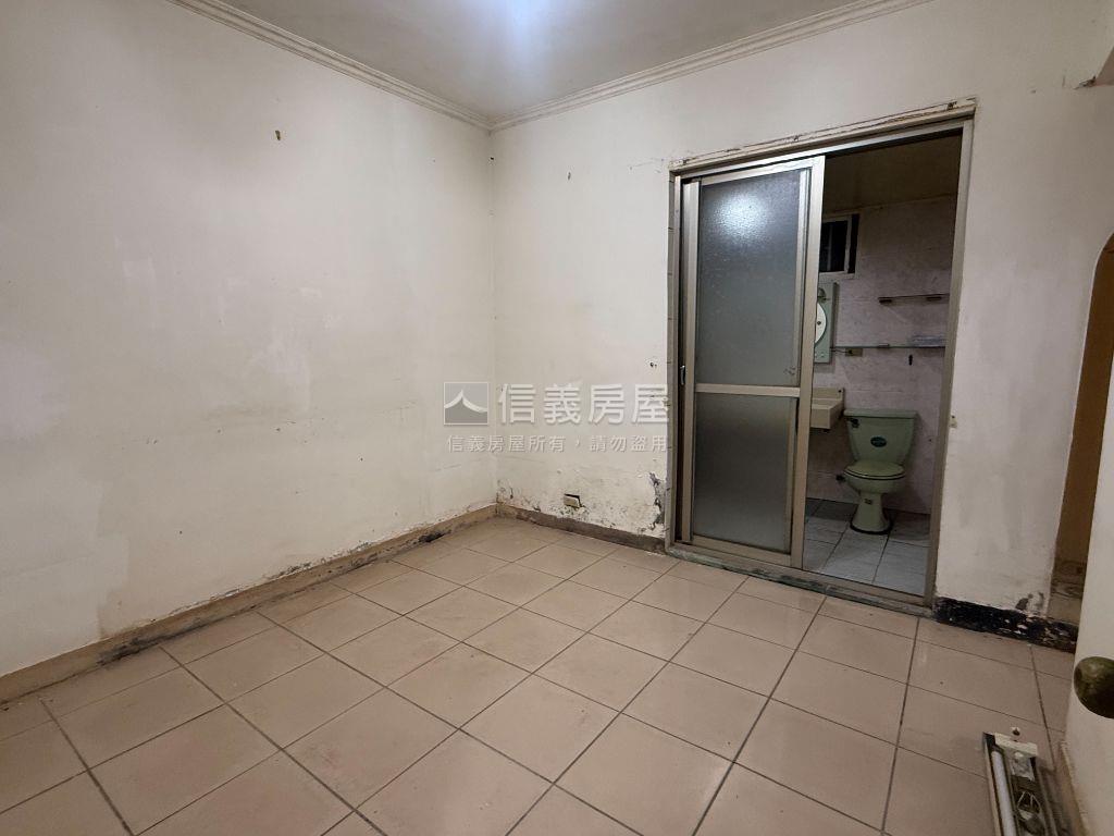 車庫大一樓房屋室內格局與周邊環境