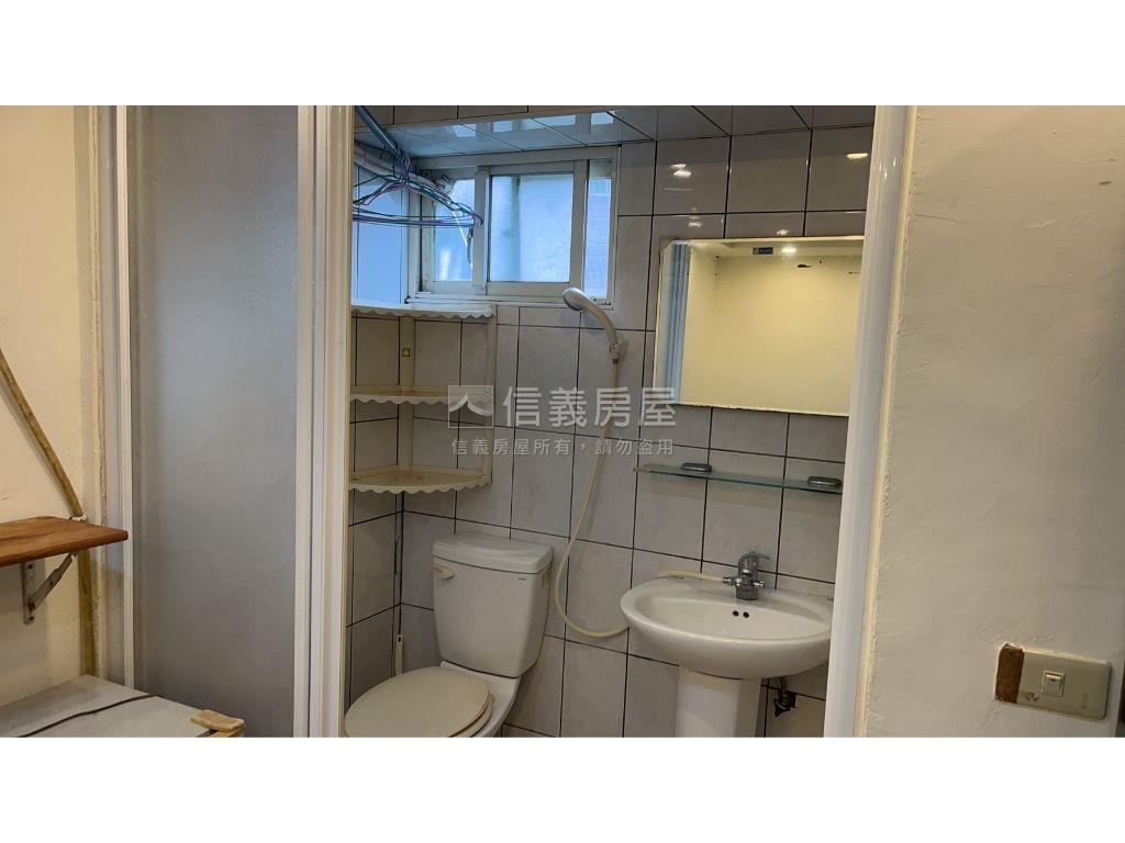 稀有新泰米蘭【露台】房屋室內格局與周邊環境
