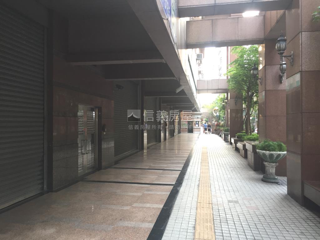 稀有新泰米蘭【露台】房屋室內格局與周邊環境