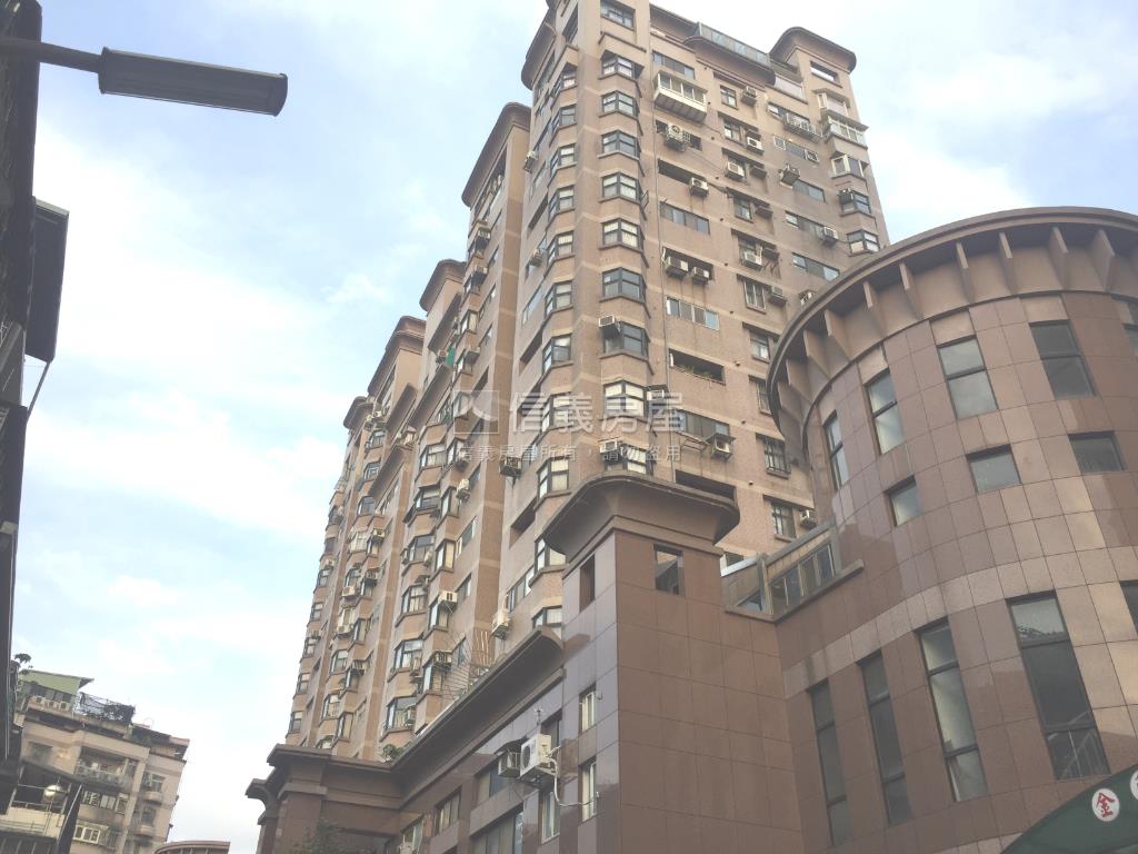 稀有新泰米蘭【露台】房屋室內格局與周邊環境