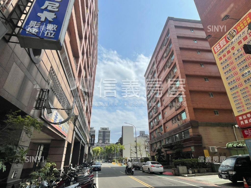 臻美近國小４房車位房屋室內格局與周邊環境