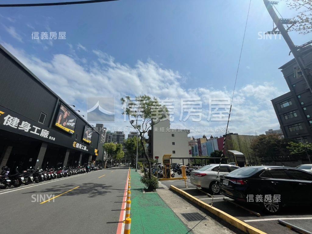 臻美近國小４房車位房屋室內格局與周邊環境