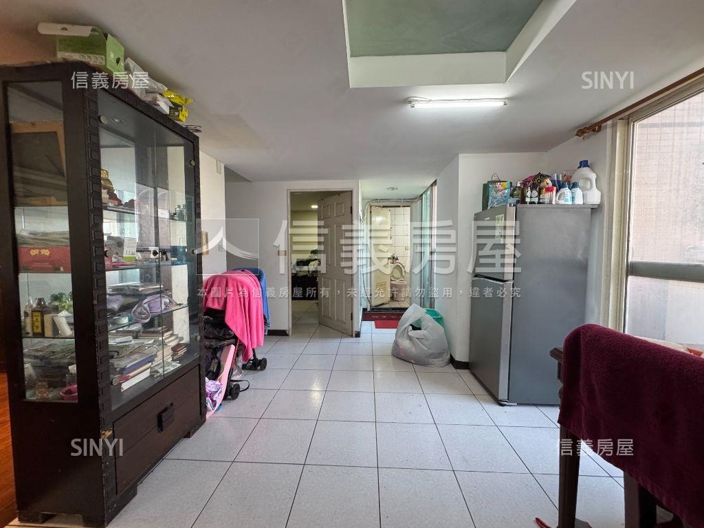 綠景大戶，稀有長頸鹿房屋室內格局與周邊環境