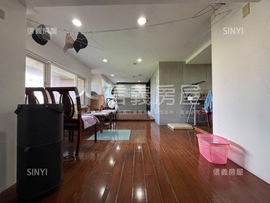 綠景大戶，稀有長頸鹿房屋室內格局與周邊環境