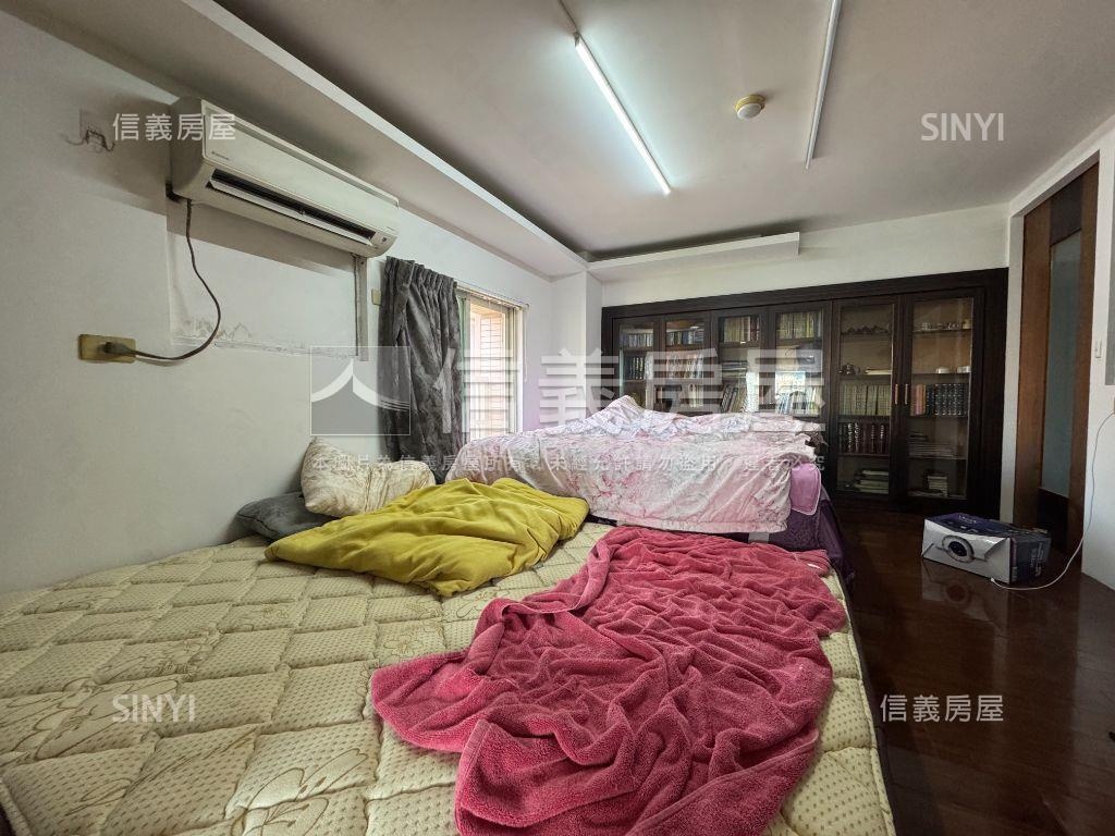 綠景大戶，稀有長頸鹿房屋室內格局與周邊環境