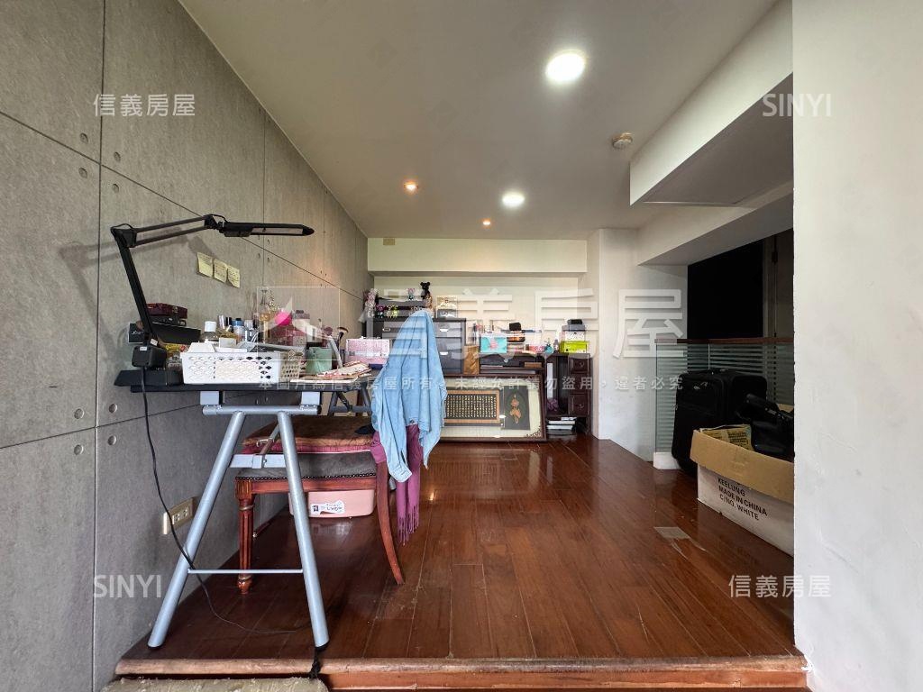 綠景大戶，稀有長頸鹿房屋室內格局與周邊環境