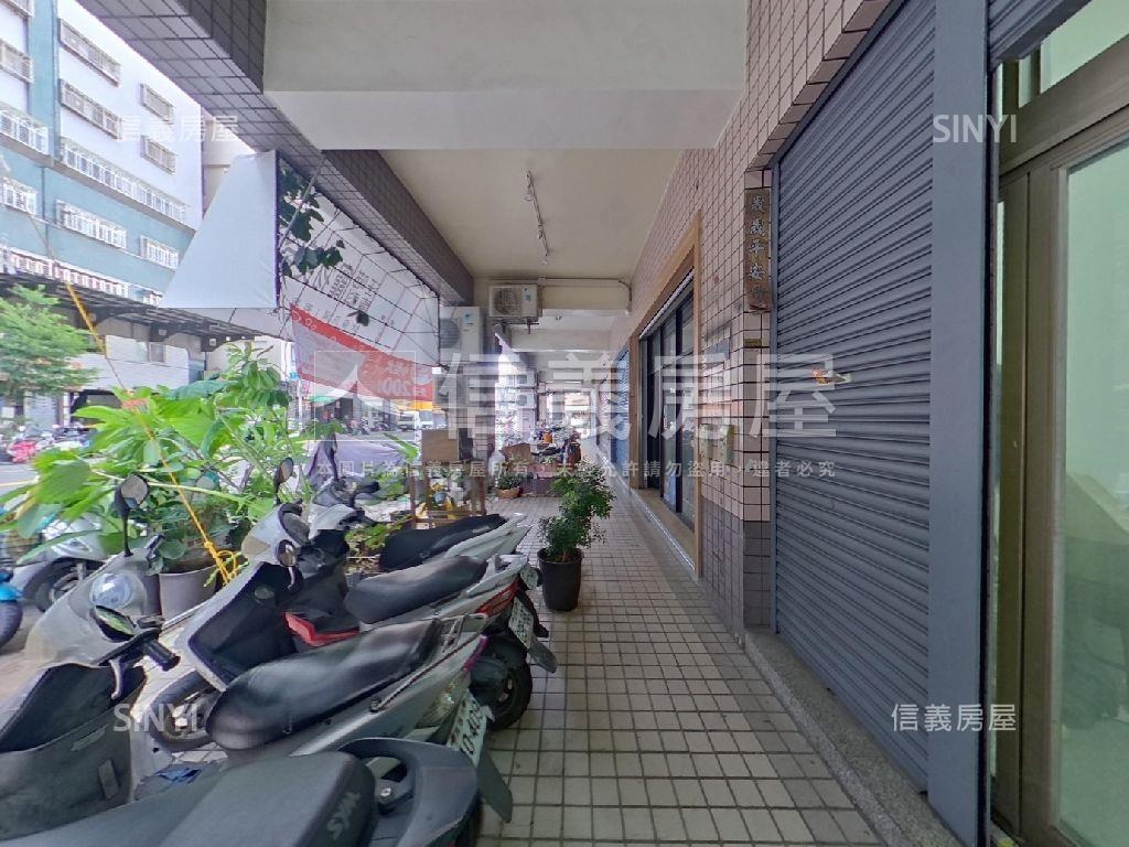 近鼎山家樂福正路店面房屋室內格局與周邊環境