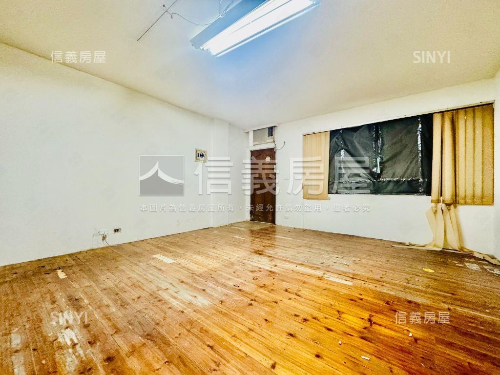 復國商圈角窗店墅房屋室內格局與周邊環境